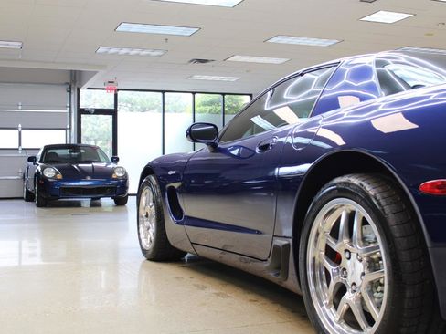 Used 2004 Chevrolet Corvette Z06 w/ Z06 Preferred Equipment Group RWD image 21