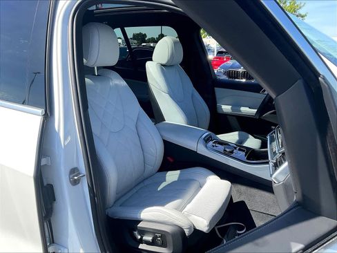 Used 2024 BMW X5 xDrive50e w/ Premium Package AWD/4WD image 10