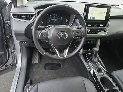 Used 2025 Toyota Corolla Cross XLE AWD/4WD image 18