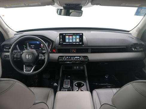 Used 2025 Honda Pilot Elite image 17