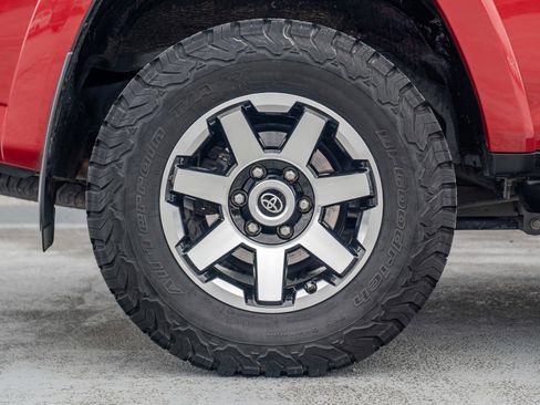 Used 2018 Toyota 4Runner TRD Off-Road Premium AWD/4WD image 14