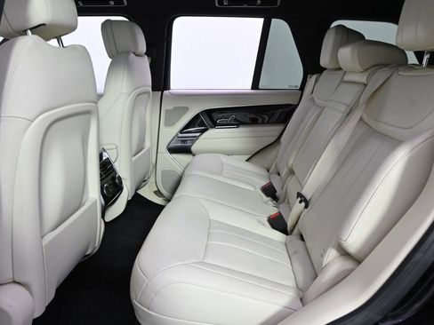 Used 2025 Land Rover Range Rover SE AWD/4WD image 24