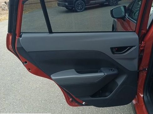 Used 2025 Subaru Crosstrek 2.0i Premium image 38