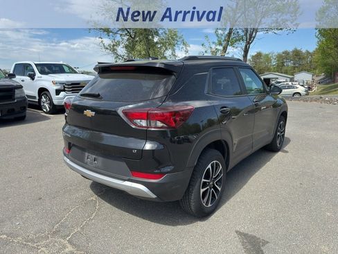Used 2025 Chevrolet TrailBlazer LT image 3