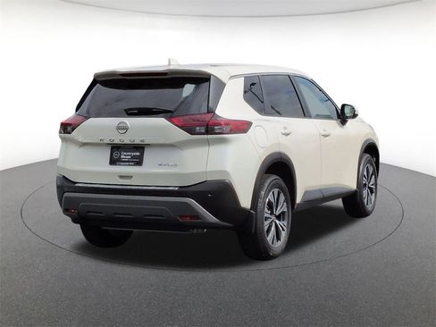 Used 2023 Nissan Rogue SV image 5