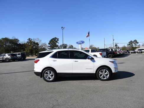 Used 2018 Chevrolet Equinox Premier image 2