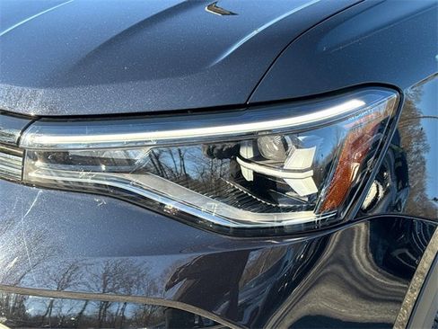 Certified 2025 Volkswagen Taos SE w/ Panoramic Sunroof Package image 7