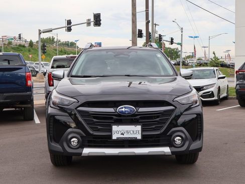 Used 2024 Subaru Outback Touring XT AWD/4WD image 2