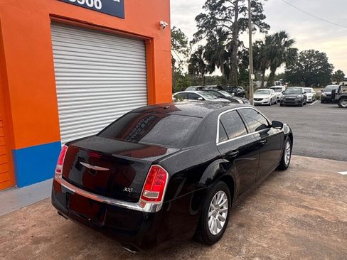 Used 2014 Chrysler 300 RWD image 3