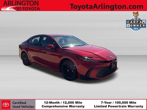 Used 2025 Toyota Camry SE FWD image 1