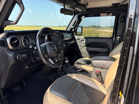 Used 2021 Jeep Gladiator Sport AWD/4WD image 19