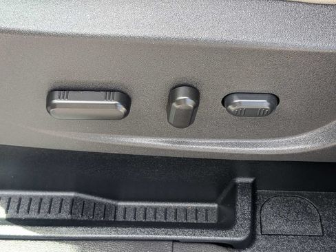 Used 2017 Ford Escape SE w/ Equipment Group 201A FWD image 20