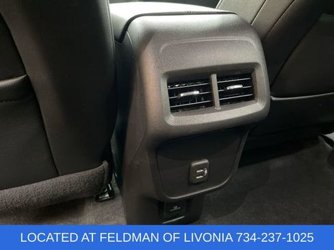 Certified 2024 GMC Terrain SLT image 20