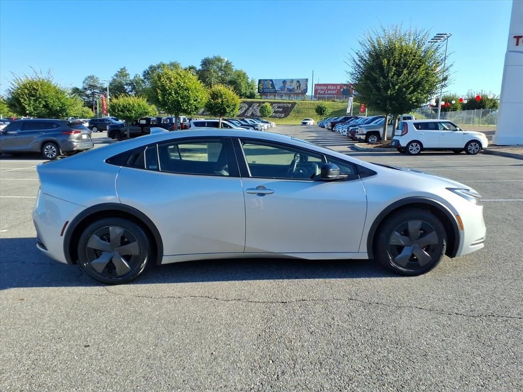 Certified 2025 Toyota Prius LE FWD image 3