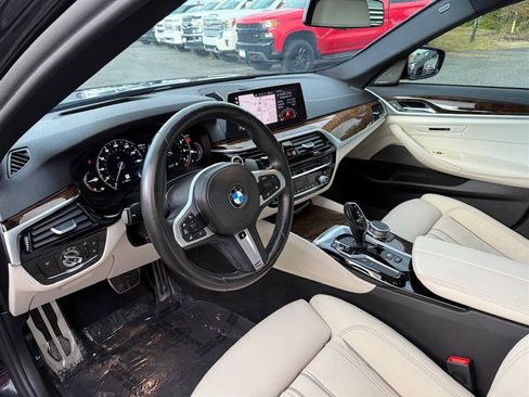 Used 2019 BMW 540i xDrive w/ M Sport Package image 30