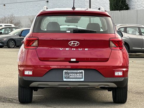 Used 2024 Hyundai Venue SEL image 5