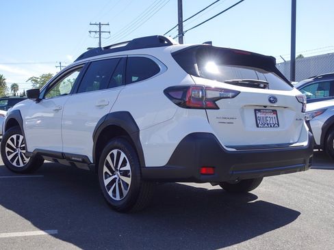Certified 2025 Subaru Outback Premium AWD/4WD image 7