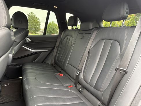 Used 2021 BMW X5 sDrive40i w/ Premium Package RWD image 9
