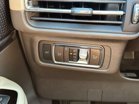 Used 2023 Lincoln Corsair FWD image 31