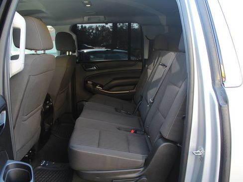 Used 2018 Chevrolet Suburban LS RWD image 23