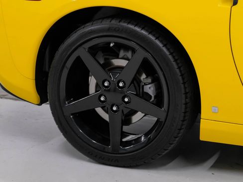 Used 2006 Chevrolet Corvette Coupe image 40