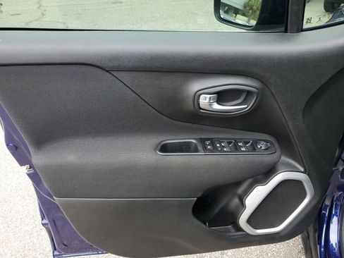 Used 2021 Jeep Renegade Latitude image 17