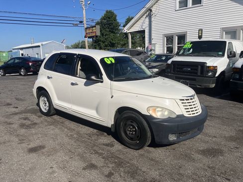 Used 2009 Chrysler PT Cruiser FWD image 4