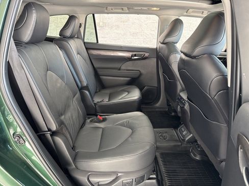 Used 2024 Toyota Highlander Platinum image 46