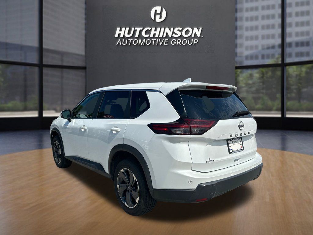 Used 2025 Nissan Rogue SV FWD image 5