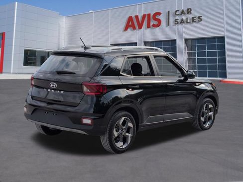 Used 2025 Hyundai Venue SEL FWD image 6