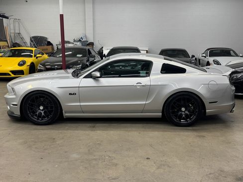 Used 2013 Ford Mustang GT Premium w/ Comfort Pkg image 4