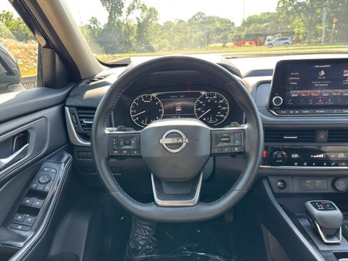 Used 2025 Nissan Rogue SV FWD image 31