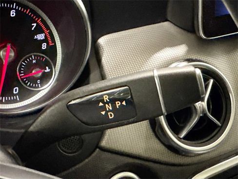 Used 2019 Mercedes-Benz GLA 250 4MATIC image 16