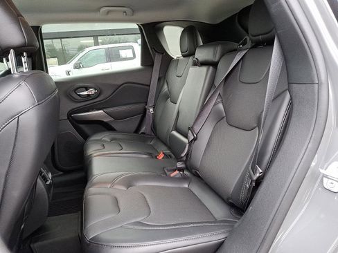 Used 2021 Jeep Cherokee Latitude Lux w/ Comfort/Convenience Group image 9