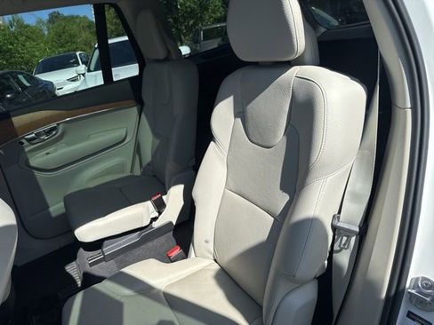 Used 2022 Volvo XC90 T6 Momentum AWD/4WD image 17