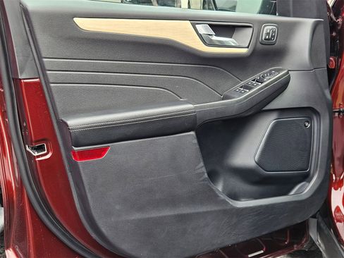 Certified 2021 Ford Escape Titanium w/ Titanium Elite Package image 11