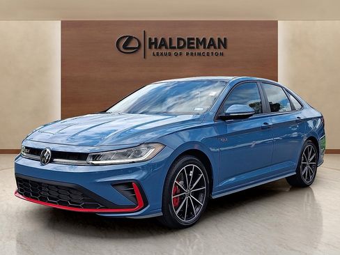 Used 2025 Volkswagen Jetta GLI Autobahn FWD image 3