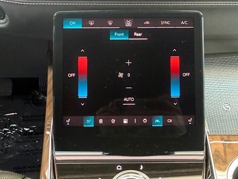 Certified 2025 Cadillac Escalade Sport Platinum w/ LPO, ONYX Package AWD/4WD image 4