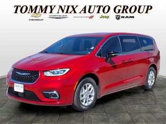 Used 2025 Chrysler Pacifica Select video 1