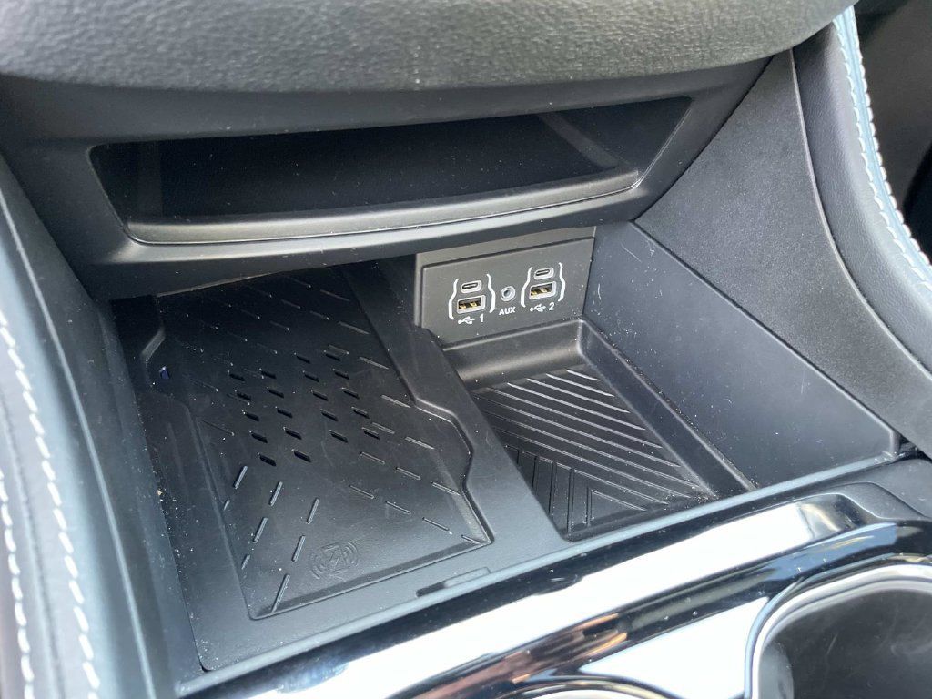 Used 2025 Chrysler Pacifica Limited FWD image 45
