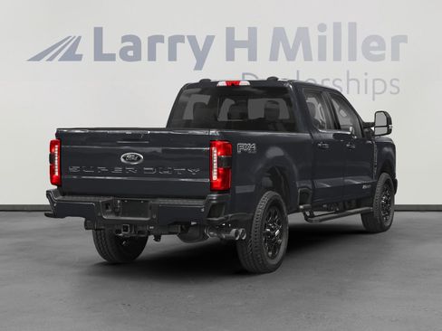 Used 2024 Ford F250 XLT w/ Black Appearance Package image 2