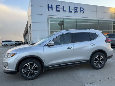 Used 2018 Nissan Rogue SL w/ Premium Package image 3