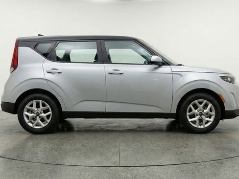 Used 2025 Kia Soul LX w/ LX Technology Package FWD image 11