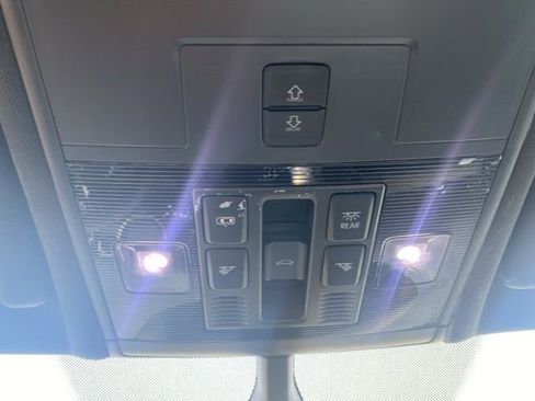 Used 2021 Volkswagen Tiguan SE R-Line image 31