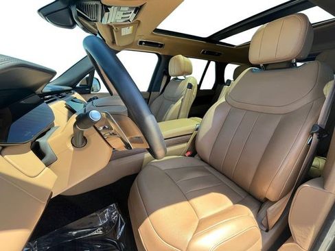 Used 2025 Land Rover Range Rover SE AWD/4WD image 11