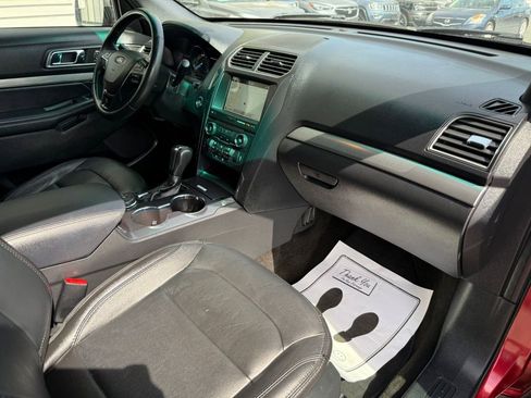 Used 2018 Ford Explorer XLT w/ Equipment Group 202A image 18