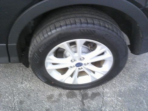 Used 2017 Ford Escape SE image 8