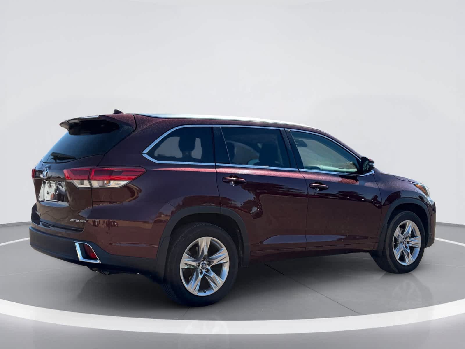 Used 2018 Toyota Highlander Limited w/ Carpet Mat Package (TMS) AWD/4WD image 4