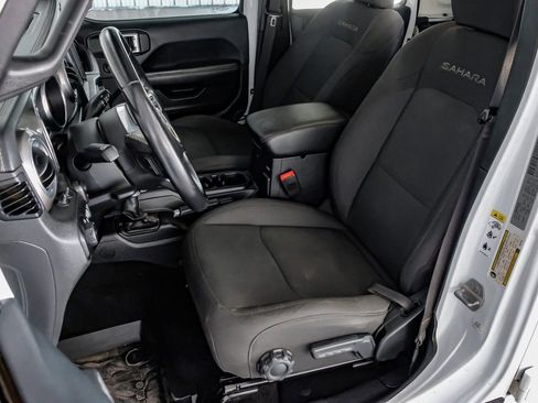 Used 2018 Jeep Wrangler Unlimited Sahara image 28