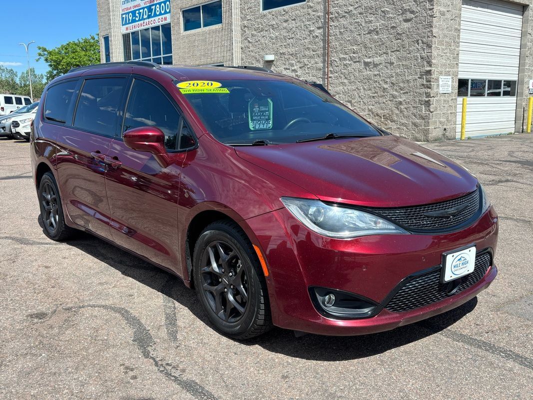 Used 2020 Chrysler Pacifica Touring-L FWD image 1